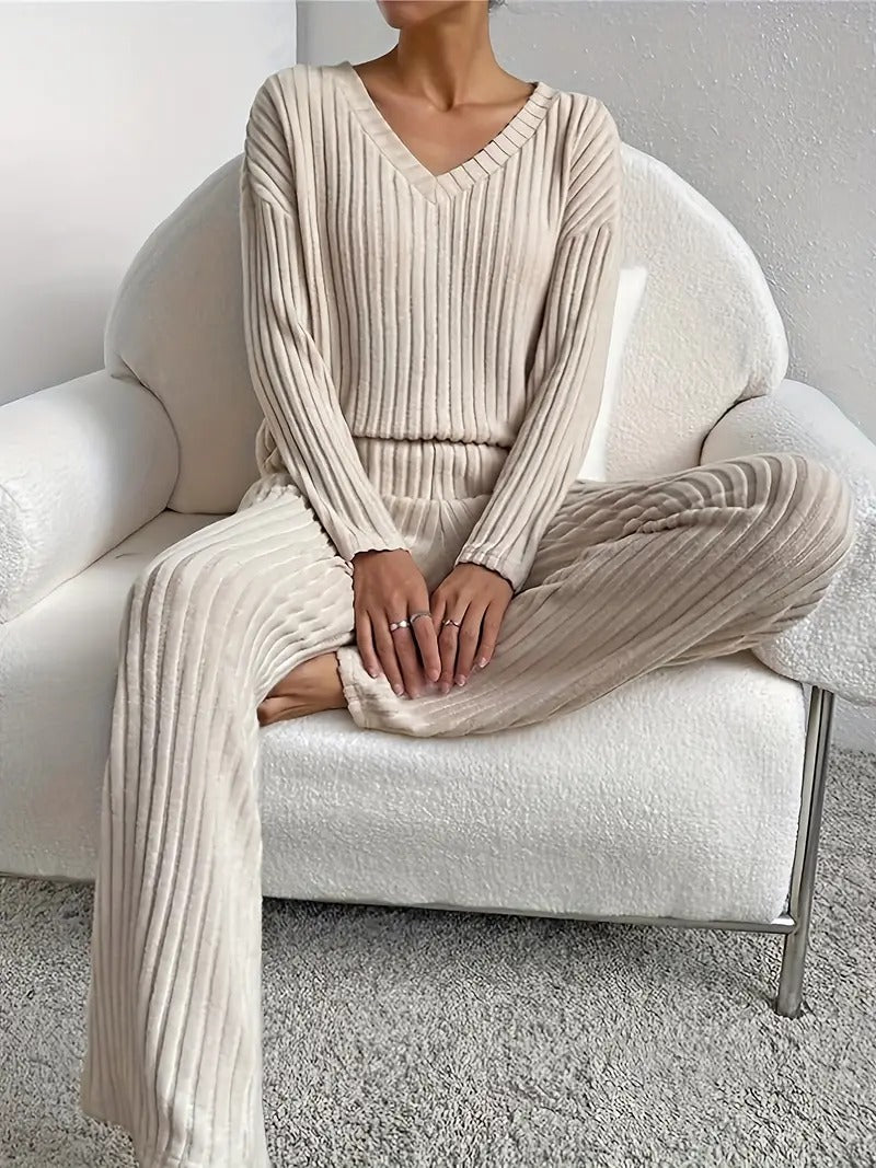 Elegra - Effortless Ribbed Cozy Ensemble