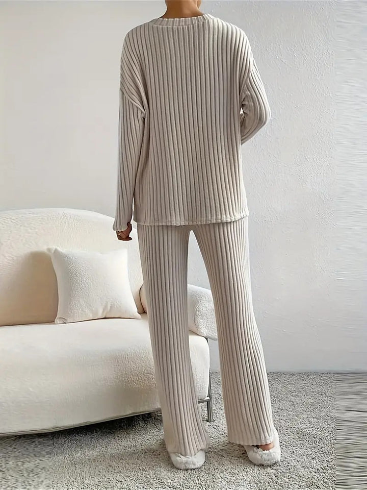 Elegra - Effortless Ribbed Cozy Ensemble