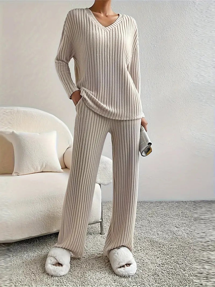 Elegra - Effortless Ribbed Cozy Ensemble